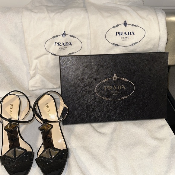Prada- Made in Italy Taffetas Vogue Black. Heels - Picture 11 of 13